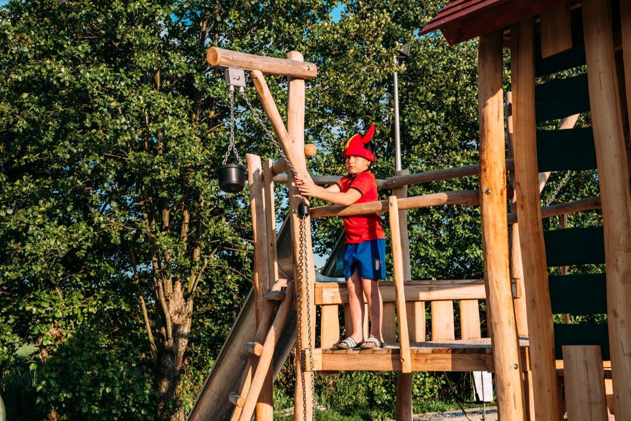 ホテル Glamping - 25 Min Roermond, Maasmechelen & Maastricht Kinrooi エクステリア 写真