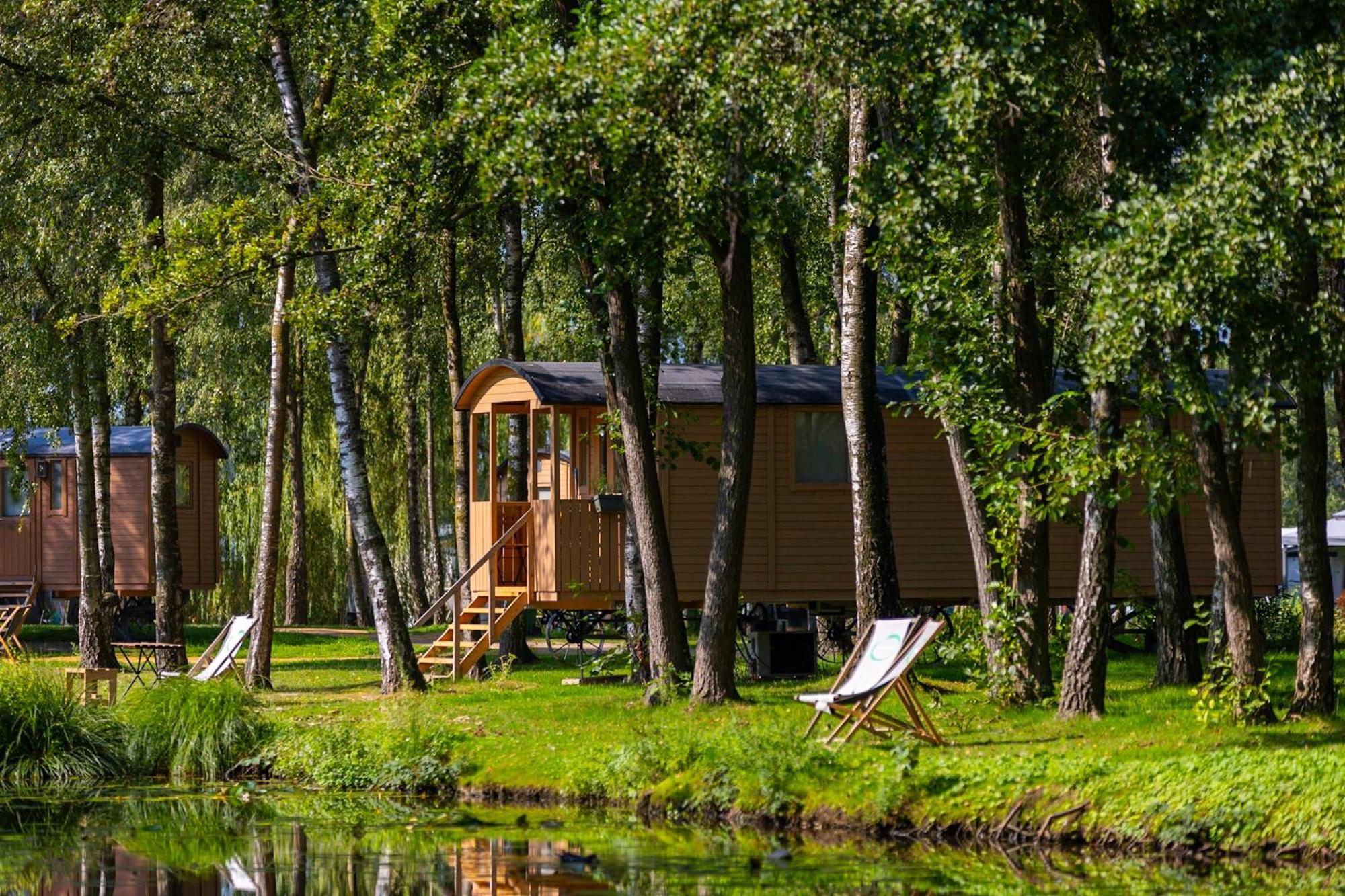 ホテル Glamping - 25 Min Roermond, Maasmechelen & Maastricht Kinrooi エクステリア 写真